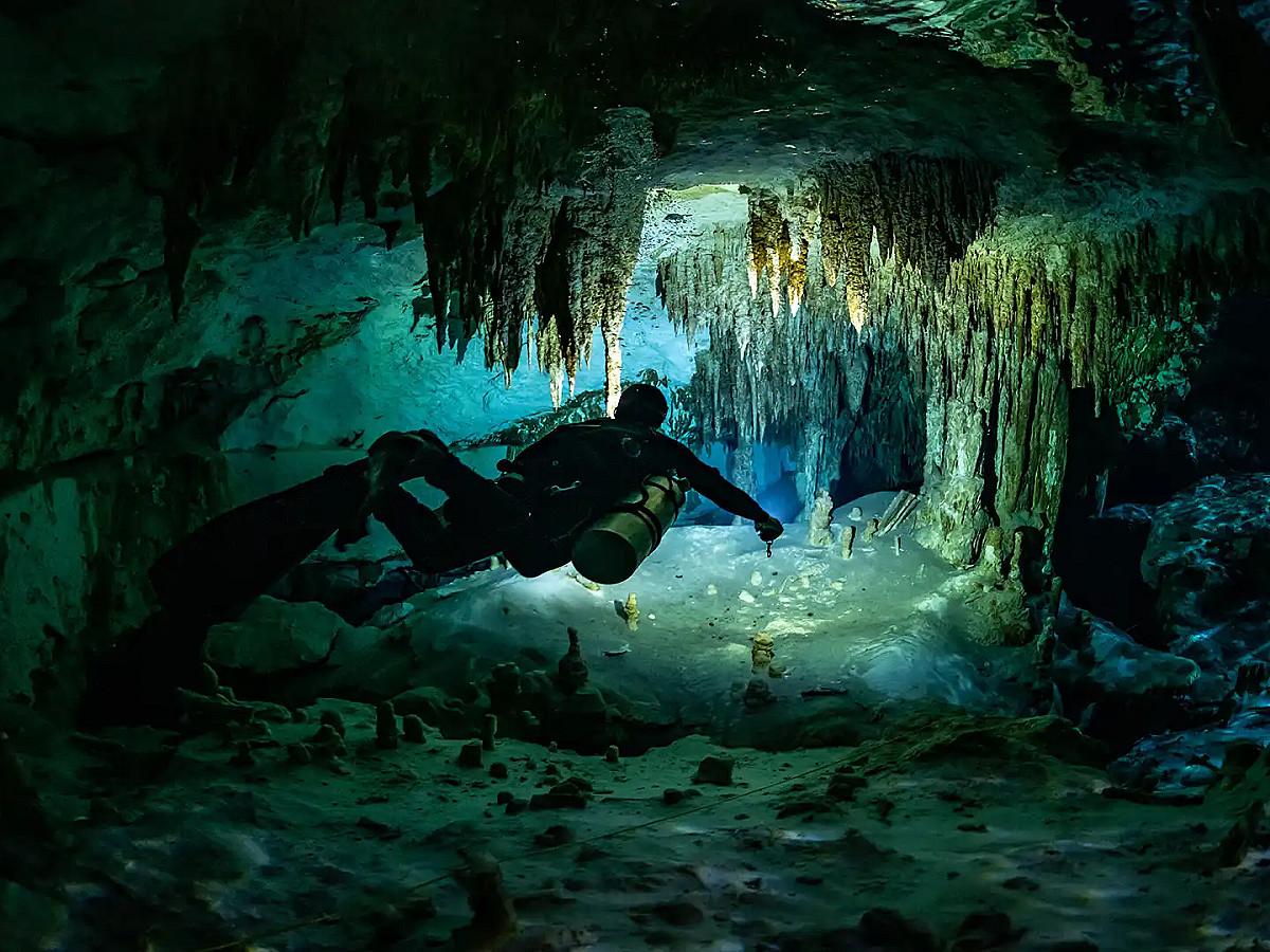Buceo en Cenotes Abiertos y Cerrados